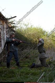 2010 03 WW2 INFANTRY GUARDING SURRENDERED PRISONER 00.jpg