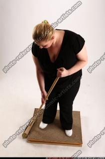 2010 04 BRITNEY SWEEPING 00 A