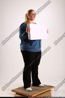 2010 04 BRITNEY SHOWING SIGN 07