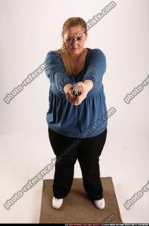 2010 07 BRITNEY STANDING AIMING PISTOL 00 A