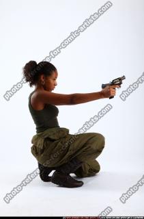 2010 08 JENNA SOLDIER KNEELING DUAL PISTOLS ATTACK 03
