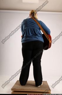 2010 09 BRITNEY PLAYING GUITAR 04 C