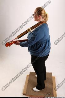 2010 09 BRITNEY PLAYING GUITAR 02 A