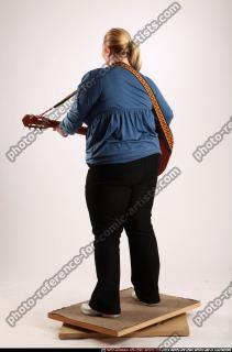 2010 09 BRITNEY PLAYING GUITAR 03 B