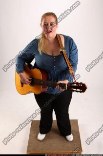 2010 09 BRITNEY PLAYING GUITAR 00 A