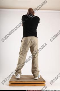 2010 10 GAEL CASAUS STANDING DUAL PISTOLS2 04 C