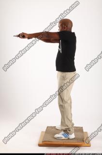 2010 10 GAEL CASAUS STANDING DUAL PISTOLS2 02 B