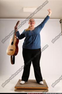 britney-guitar-singer-waving