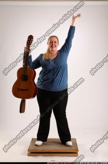 2010 10 BRITNEY GUITAR SINGER WAVING 00 B