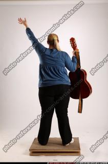 britney-guitar-singer-waving