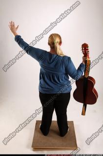 2010 10 BRITNEY GUITAR SINGER WAVING 04 A