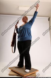 2010 10 BRITNEY GUITAR SINGER WAVING 01 C