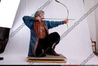 2010 12 MIANA HUNTER-SHOOTING-BOW2 00 C.JPG