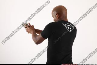 Gael Casaus-aiming-revolver