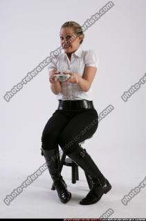 2011 01 BETHANY ROBERTS PLAYING XBOX 14