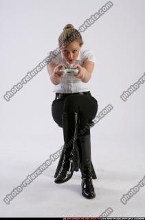 BETHANY_ROBERTS-PLAYING-XBOX