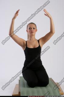 MONICCA_MONICCA PILATES-POSE1