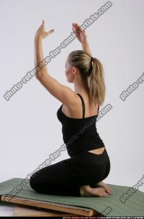 2011 01 MONICCA PILATES POSE1 01