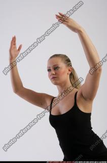MONICCA_MONICCA PILATES-POSE1