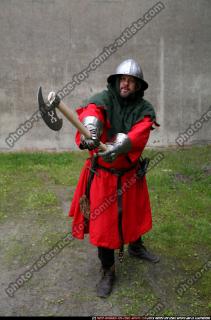 2011 01 MIDDLEAGE KNIGHT1 AXE POSES 05