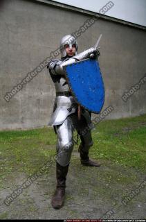 2011 01 MIDDLEAGE KNIGHT2 SWORD SHIELD POSES 01