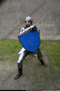 2011 01 MIDDLEAGE KNIGHT2 SWORD SHIELD POSES 02