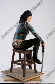 2011 01 PIRATE WOMAN SITTING POSE1 05