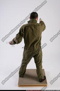 2011 01 SOLDIER2 STANDING REVOLVER CUFFS 04 A
