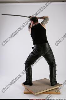 2011 02 SERDYUK STANDING FIGHTING KATANA 03 C