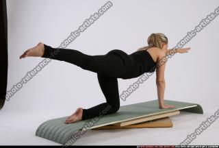 MONICCA_MONICCA PILATES-POSE2