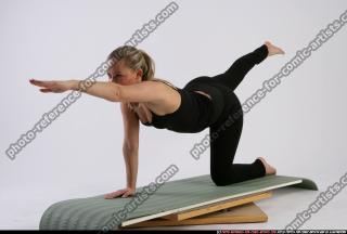 MONICCA_MONICCA PILATES-POSE2