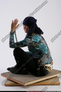 2011 02 PIRATE WOMAN SITTING POSE2 03 B