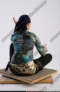 2011 02 PIRATE WOMAN SITTING POSE2 05 B