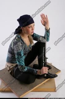 2011 02 PIRATE WOMAN SITTING POSE2 07 A