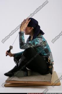 2011 02 FIANNA PIRATE SITTING POSE2 02 B