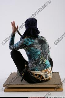 2011 02 PIRATE WOMAN SITTING POSE2 04 B