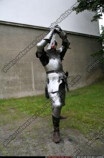 2011 02 Teon MIDDLEAGE KNIGHT2 SWORD POSES 06