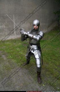 2011 02 Teon MIDDLEAGE KNIGHT2 SWORD POSES 00