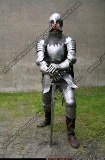 2011 02 MIDDLEAGE KNIGHT2 SWORD POSES 15