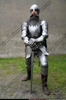 Teon middleage-knight2-sword-poses