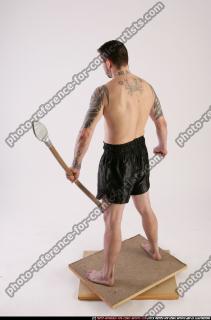 DAREON-HOLDING-SPEAR