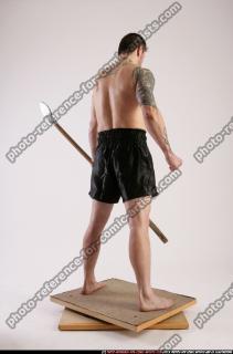 DAREON-HOLDING-SPEAR