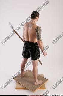 DAREON-HOLDING-SPEAR