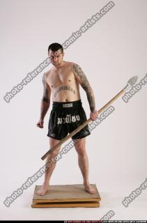 DAREON-HOLDING-SPEAR