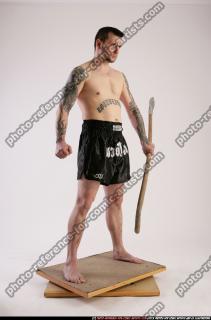 DAREON-HOLDING-SPEAR