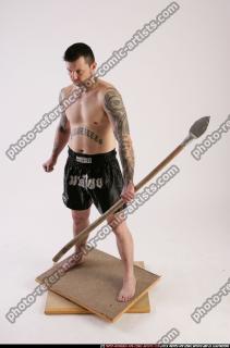 DAREON-HOLDING-SPEAR