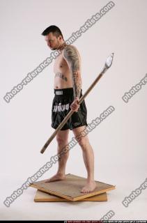 DAREON-HOLDING-SPEAR