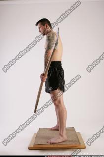 DAREON-HOLDING-SPEAR
