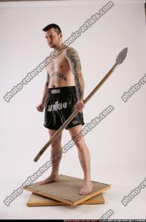 DAREON-HOLDING-SPEAR