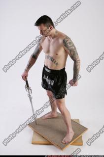 2011 03 DAREON STANDING SWORD BRAVE 01 A